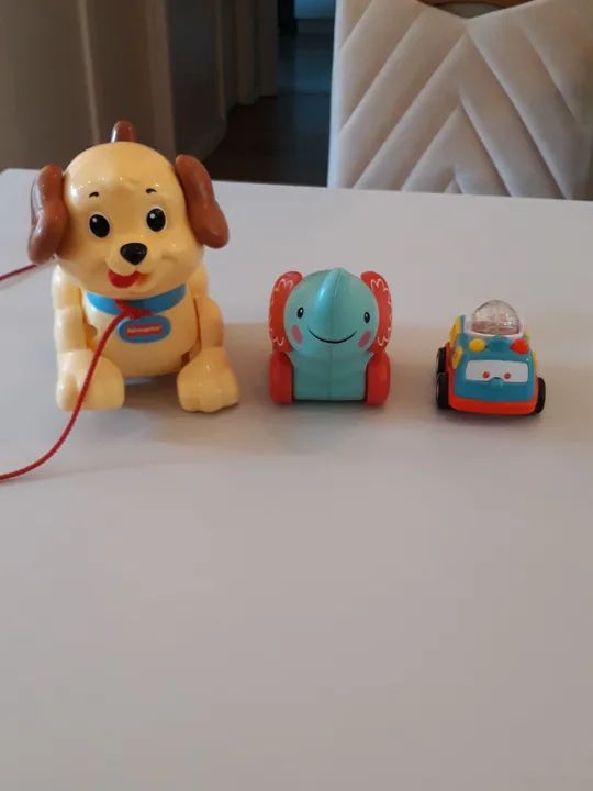 Brinquedos Fisher Price - são 3 brinquedos no valor total de R$ 55,00.