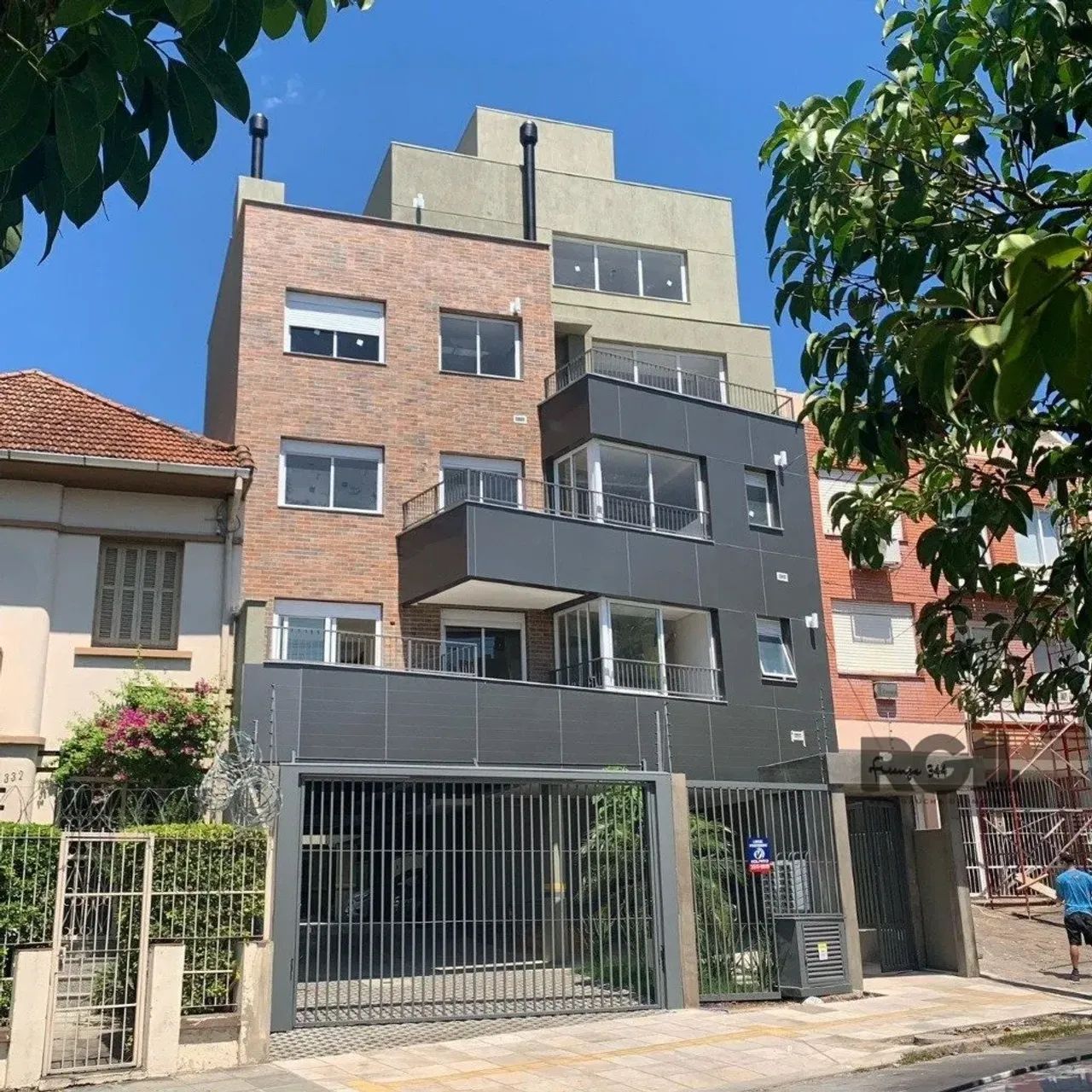 Libertas Imobiliária aluga!Ótimo apartamento no Menino Deus, de 2 dormitórios e vaga. Poss - Foto 9