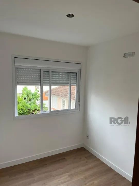 Libertas Imobiliária aluga!Ótimo apartamento no Menino Deus, de 2 dormitórios e vaga. Poss - Foto 7