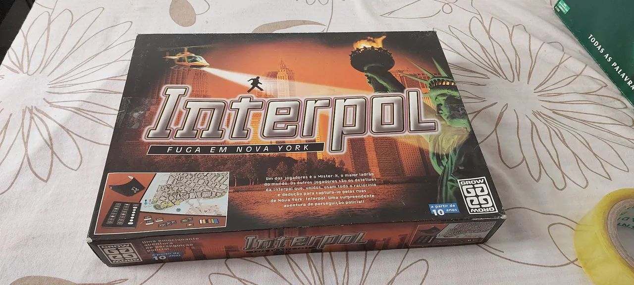 Jogos de Tabuleiro - Scrabble, War e Interpol - Foto 4