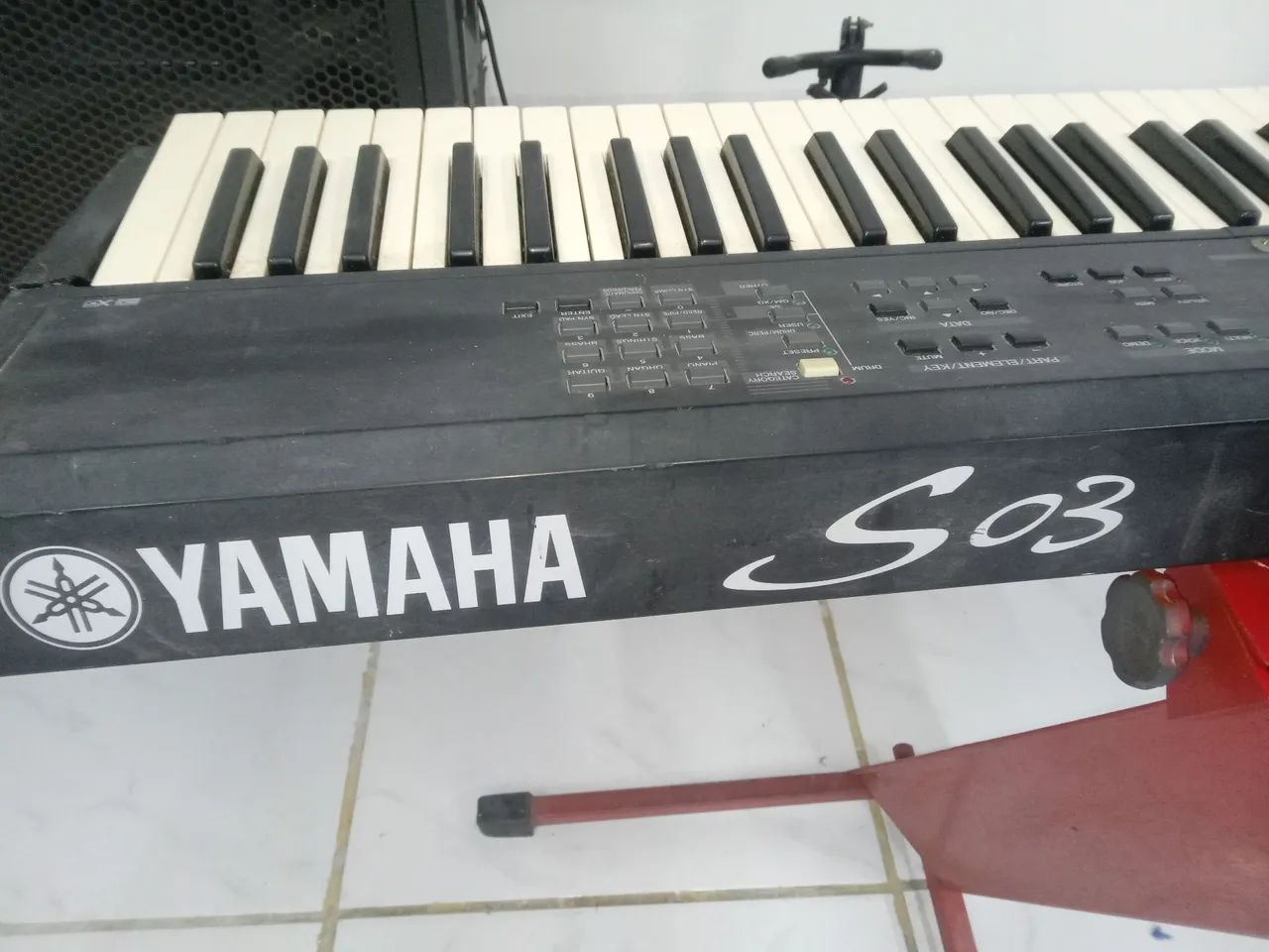 Teclado S03 yamaha (Quebrado) - Foto 2