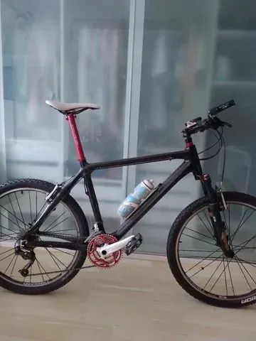 Bicicleta bike Mtb quadro fibra de carbono 27 marchas aro 26 cambio Deore Shimano 