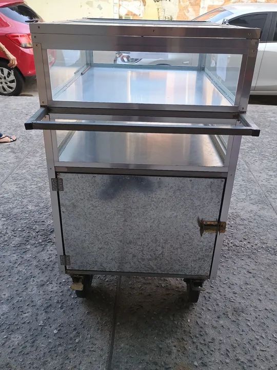Carrinho de venda com vitrine para comercio - em ótimo estado!