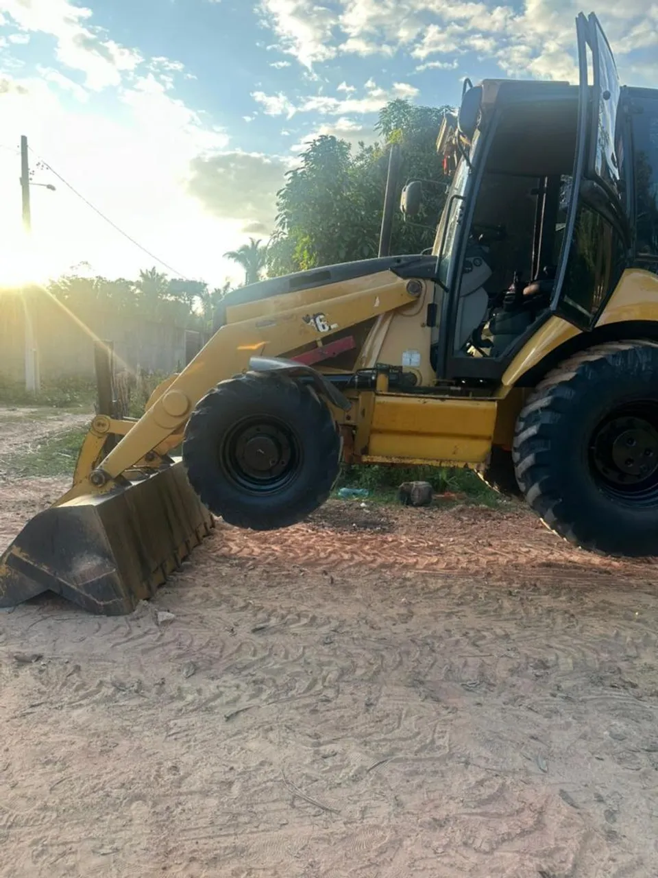 Retroescavadeira caterpilla 416E 2013 a venda