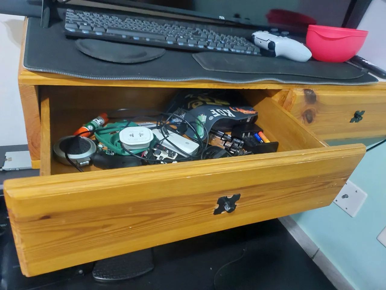 Desk64169297639299122