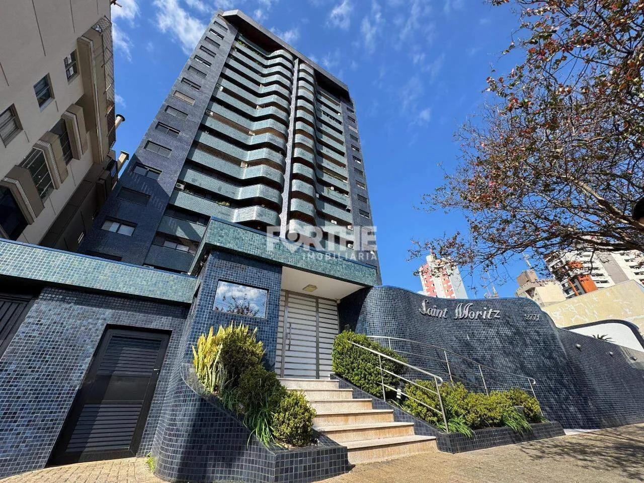 Apartamento à venda, 4 quartos, 2 suítes, 2 vagas, Centro - Cascavel/PR
