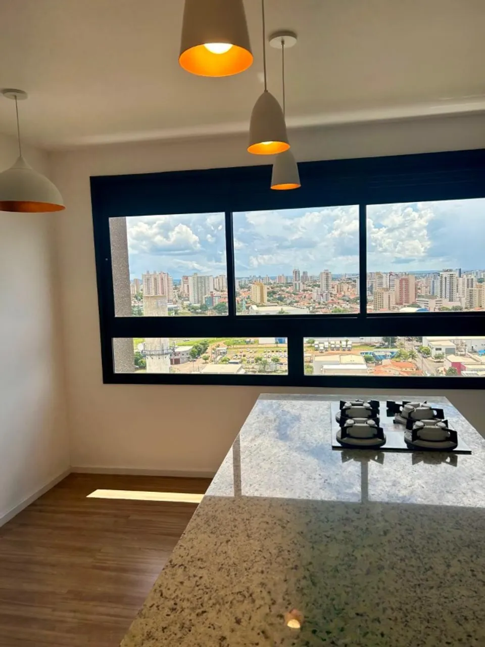 Bild Inside - Apto à Venda - Andar Alto com Vista Incrível (23º andar)