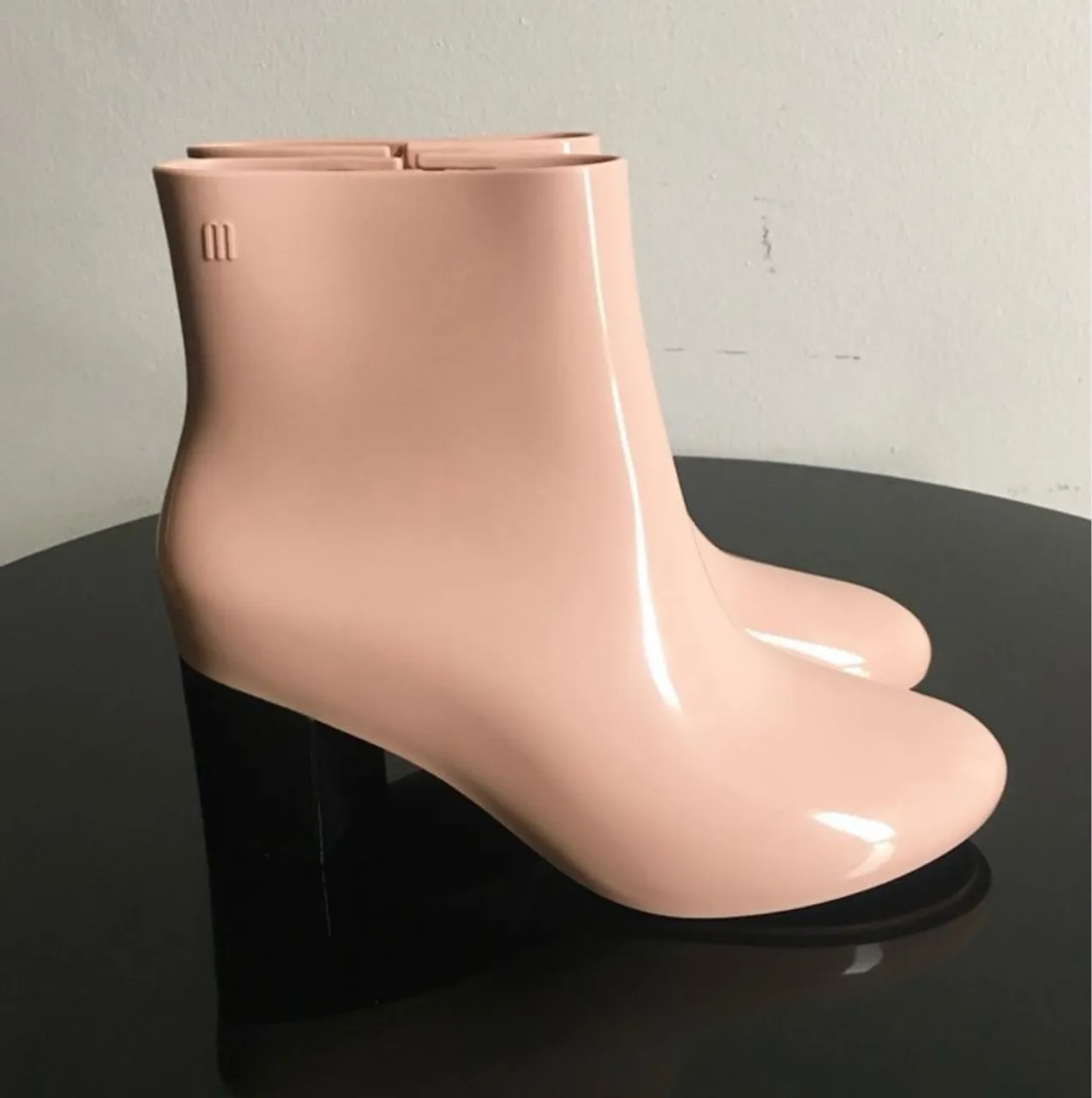 Bota da marca Melissa usada apenas 1 vez.