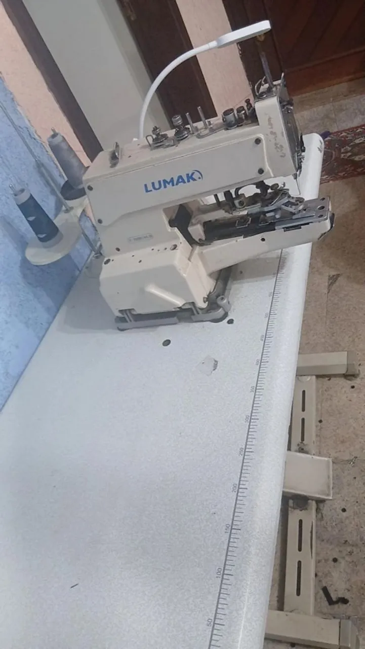 Máquina  de Costura Lumak Industrial botoneira 