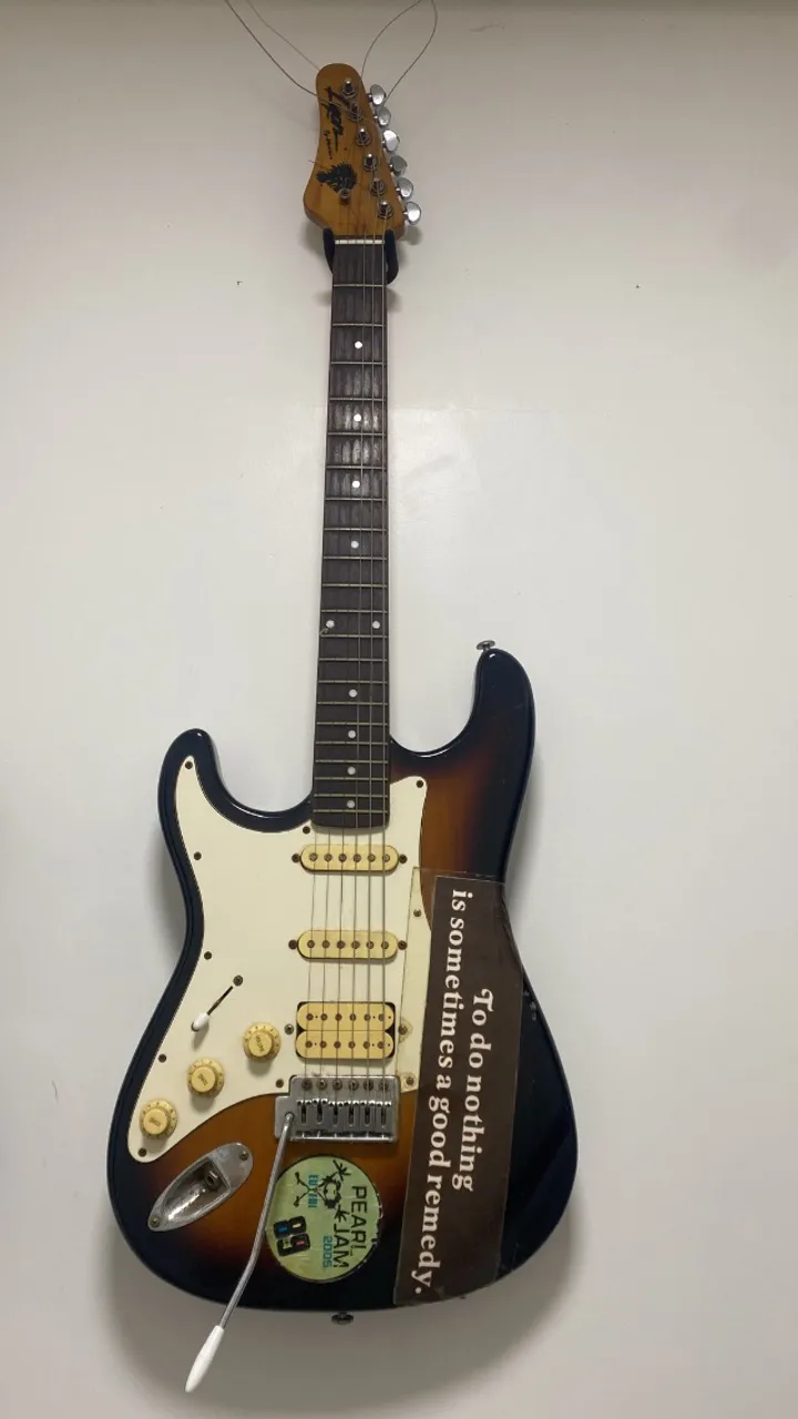 Guitarra canhoto 