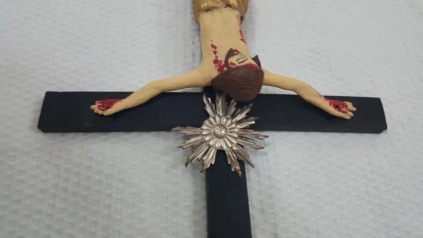 Crucifixo antigo de madeira  - Foto 2