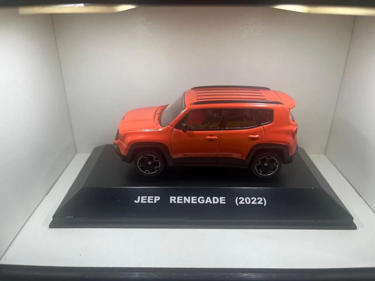Miniatura Carros Clássicos Jeep Renegate