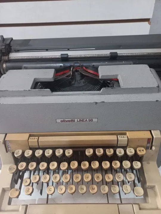  ANTIGA Máquina de escrever Olivetti Linea 98 - Foto 3