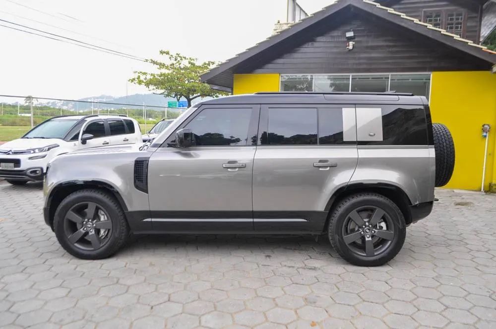 DEFENDER 110 HSE X-DYNAMIC 3.0 4X4 AT (7L) PRATA 2023/2024 - Foto 4