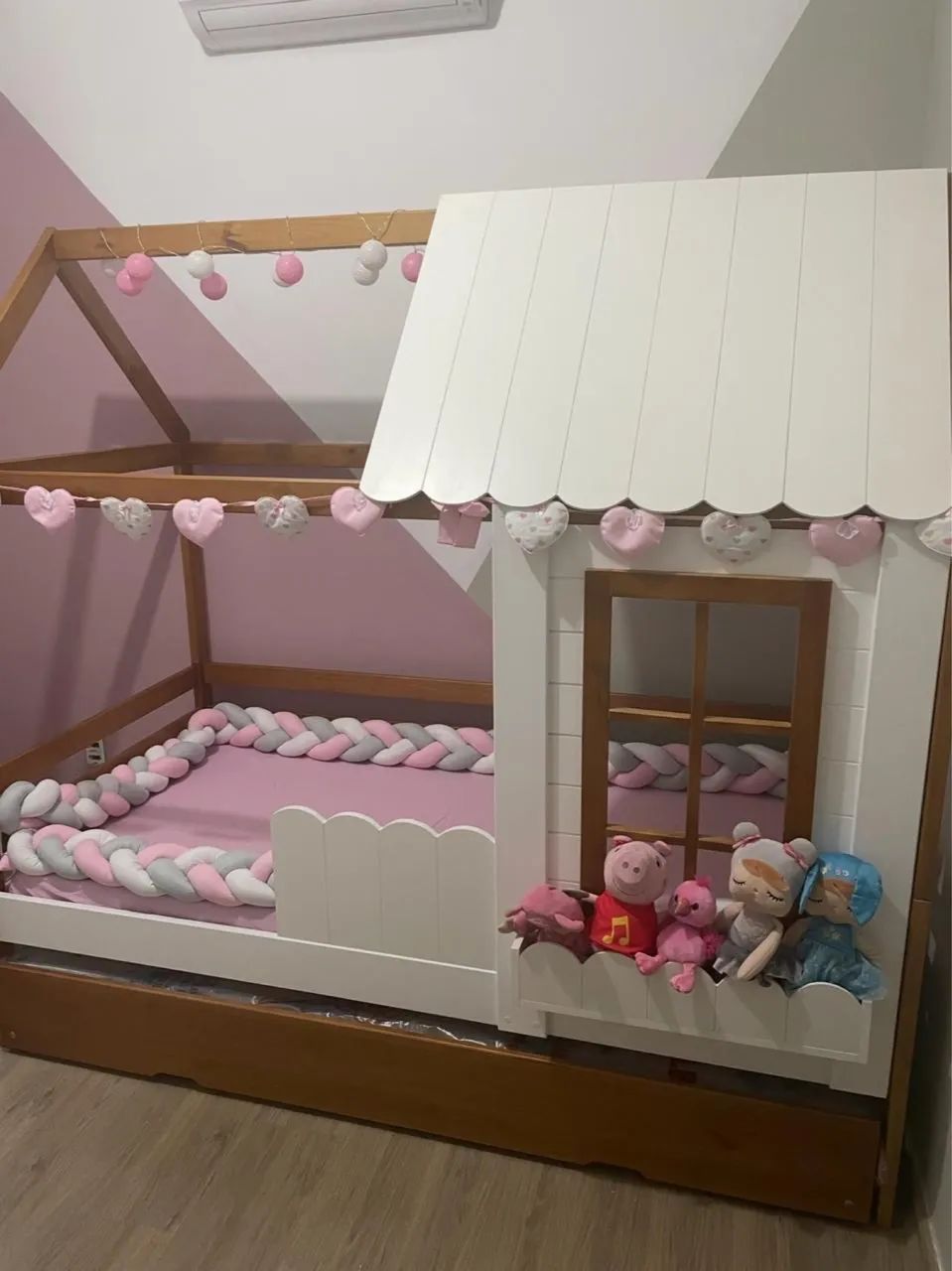 Cama de casinha de madeira