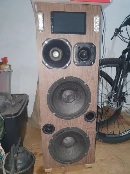VENDE-SE CAIXA MONTADA COMO UM SOM DE CARRO.