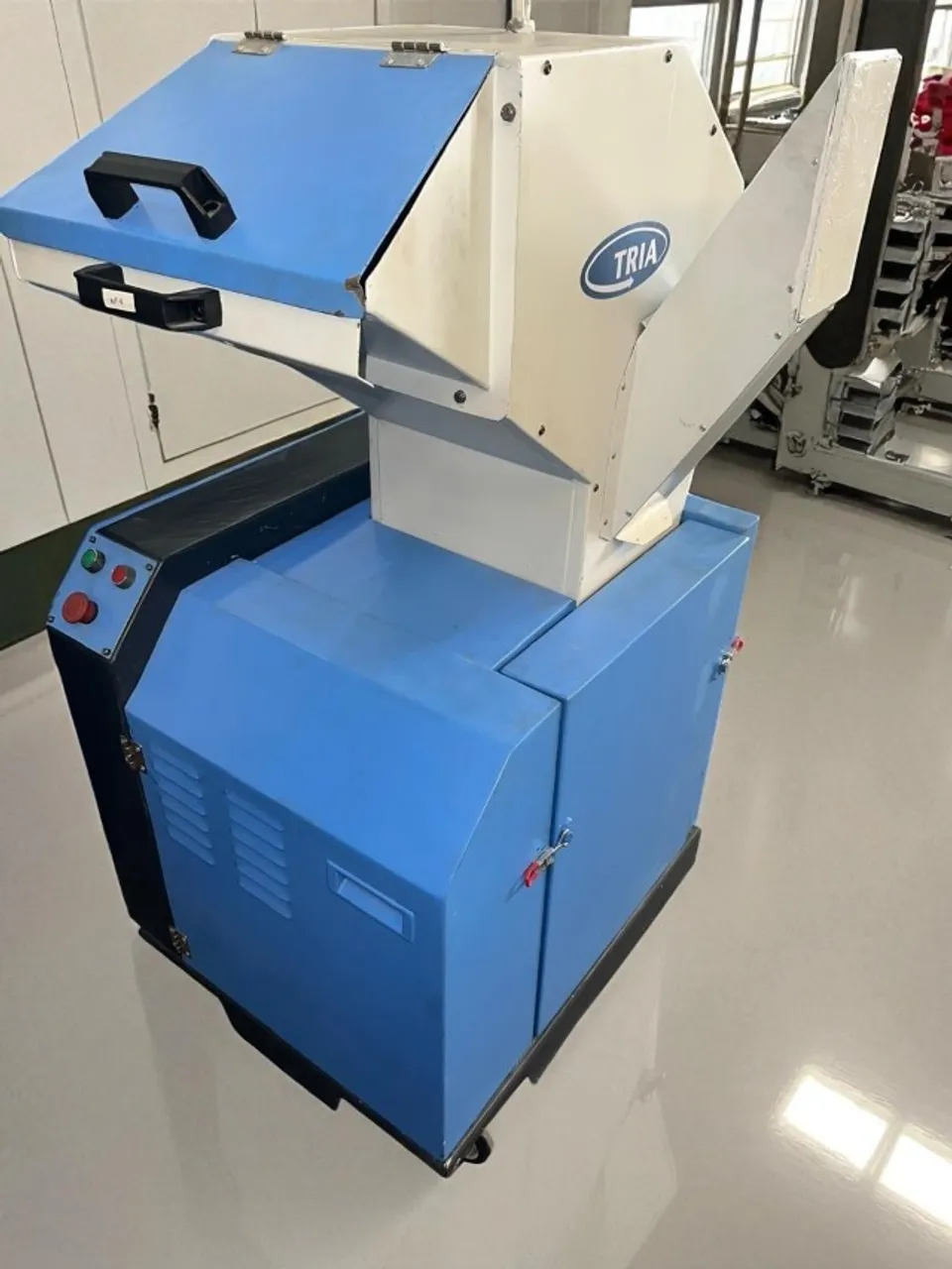 MOINHO PARA PLÁSTICOS TRIA PÉ DE MÁQUINA 5cv BOCA 200X150mm