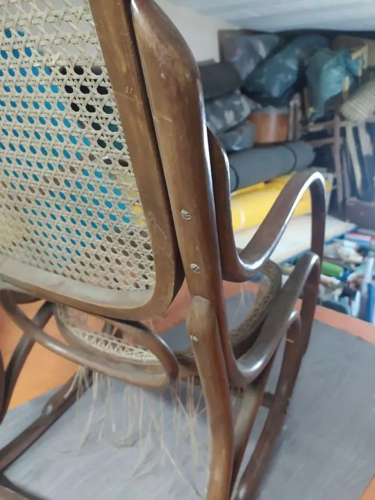 Cadeira antiga de balanço thonet original - Foto 3