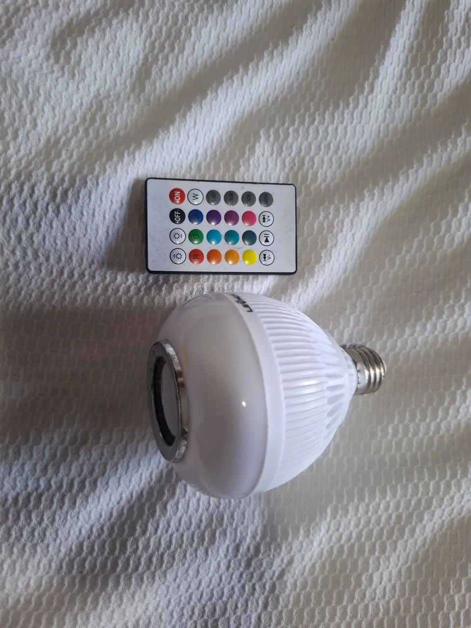 Lâmpada de LED com Alto-Falante Bluetooth - Foto 2