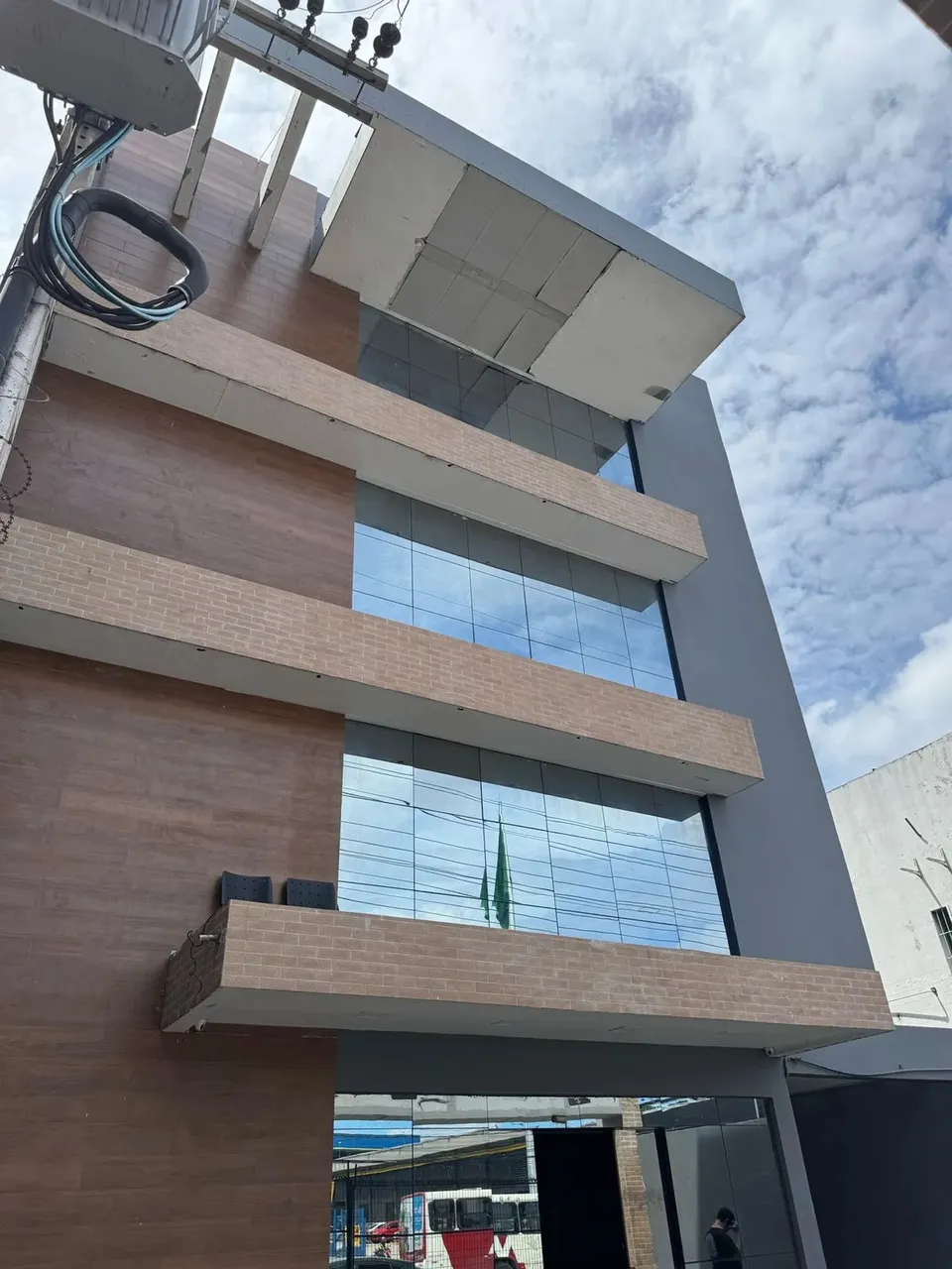 Predio Comercial de 3 Andares na Avenida Grande Circular