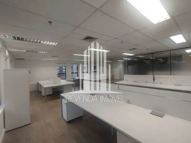 Excelente Oportunidade: Sala Comercial Mobiliada de Alto Padrão em Pinheiros, São Paulo-SP