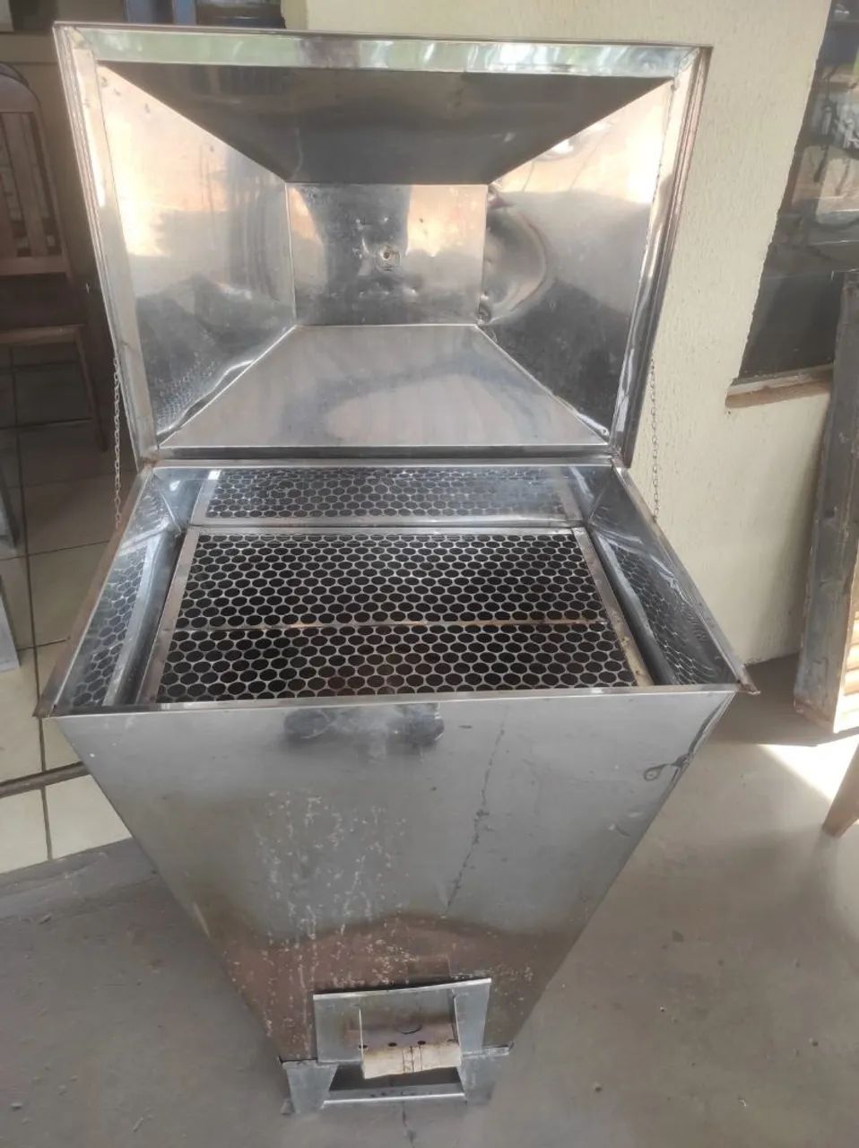 Churrasqueira a Bafo em Inox - Grande e Robusta - Foto 2
