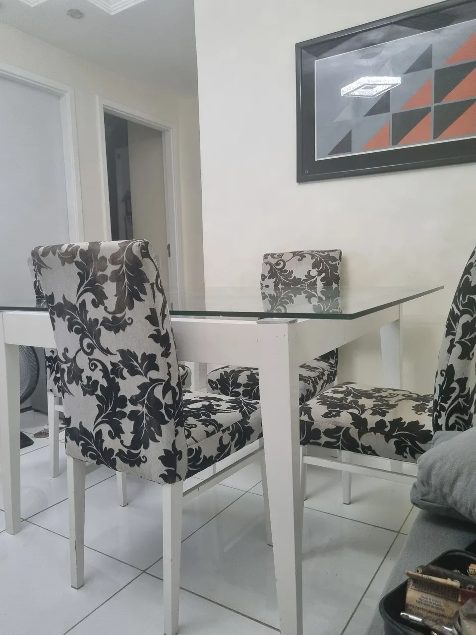 Mesa de jantar com 4 cadeiras