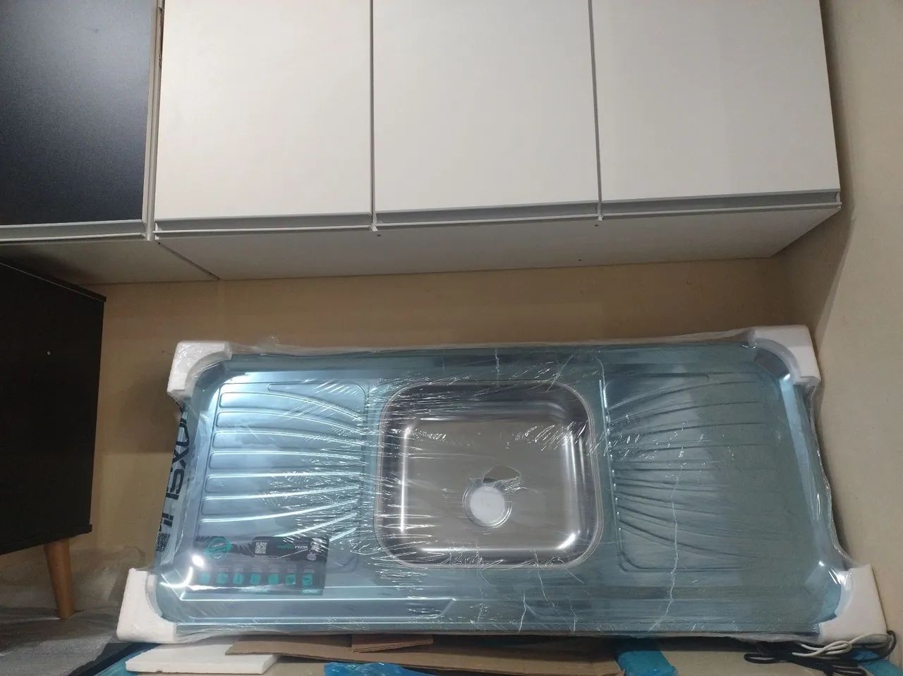 Pia Novas 1,20 x 55cm  con fundo concreto 