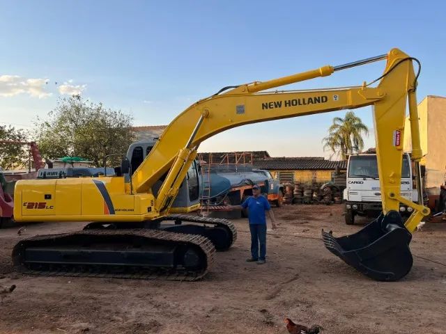 Escavadeira E215 LC New Holland ano 2006