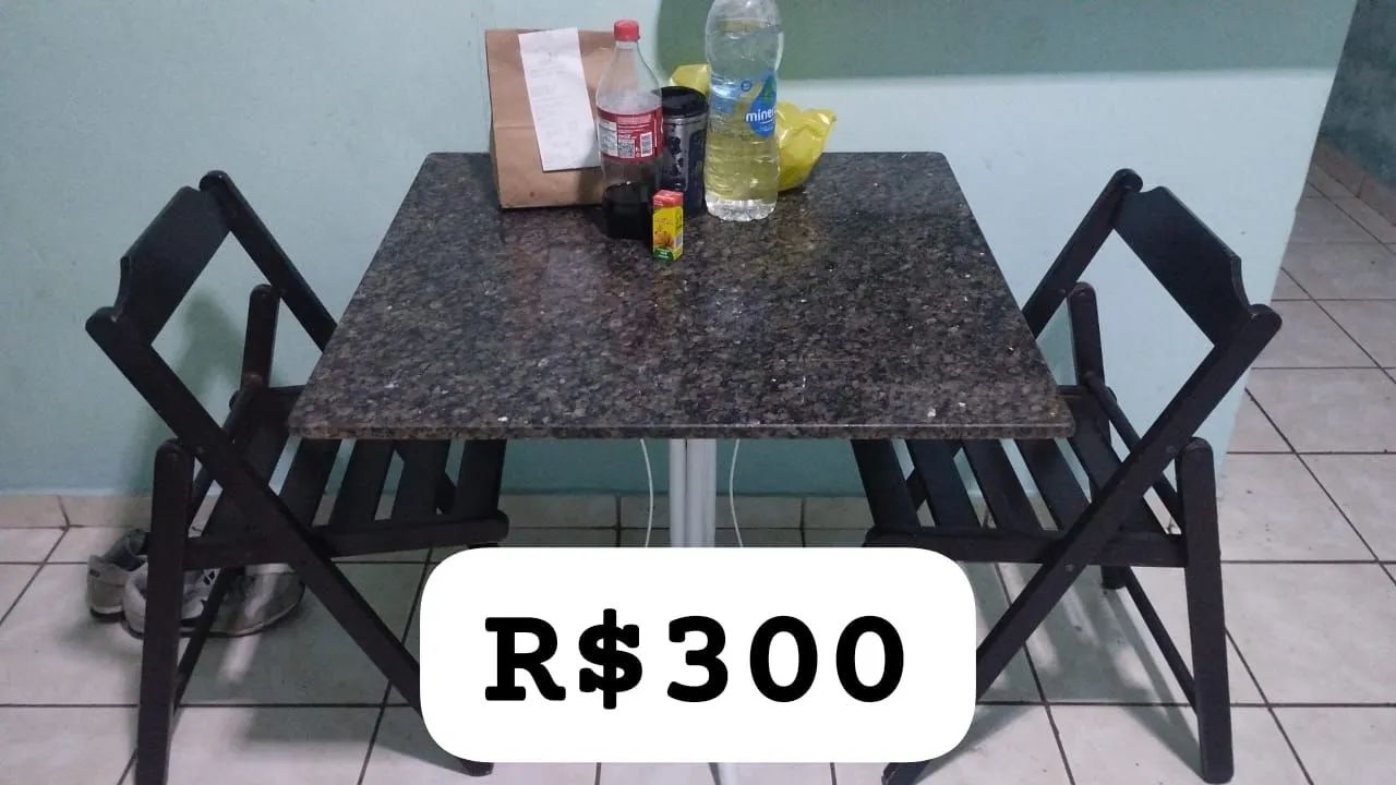 Mesa de Granito com 2 Cadeiras