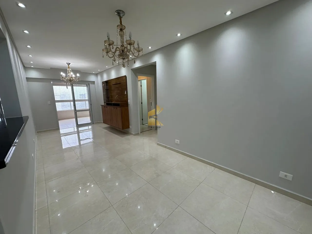 Apartamento para locação no bairro Aviação em Praia Grande, SP. 2 dormitórios sendo 1 suít