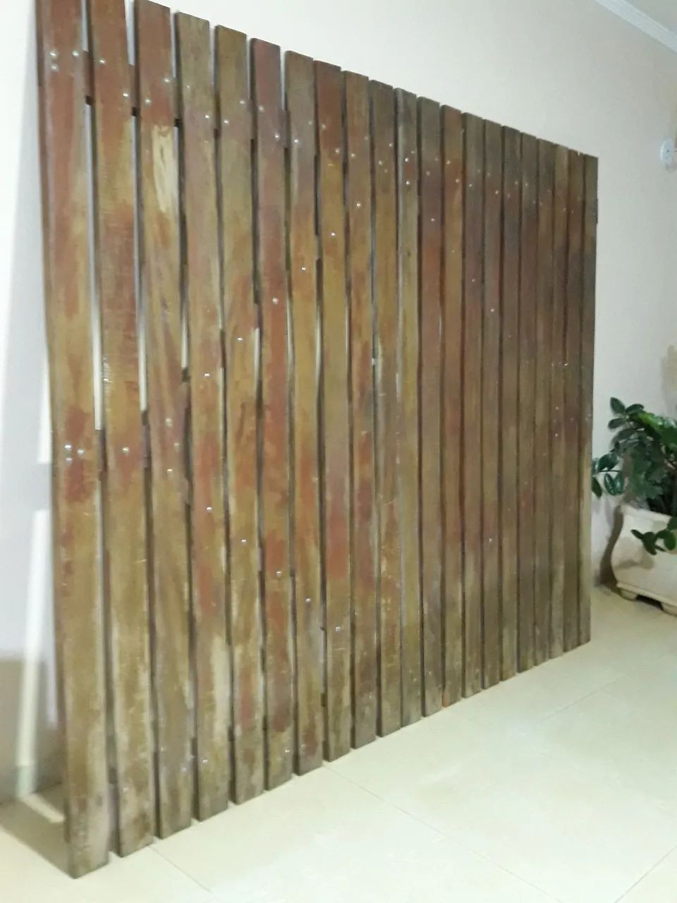 Portão de madeira 64341455566849120