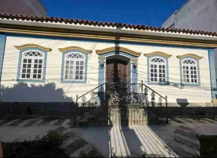 Casa Ampla à Venda e Locação no Parque Turf Club 4 Quartos, 2 Suítes e 5 Vagas, Campos do