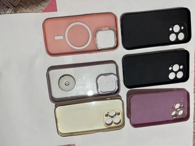 Kit com 6 capas iPhone 14 Pro Semi novas - Foto 2