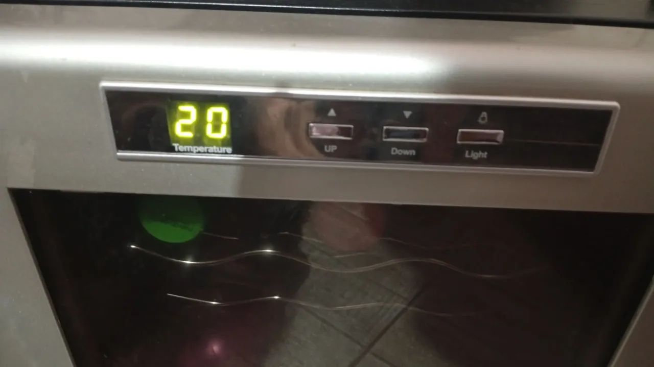 Adega Climatizada para 12 Garrafas - Foto 5