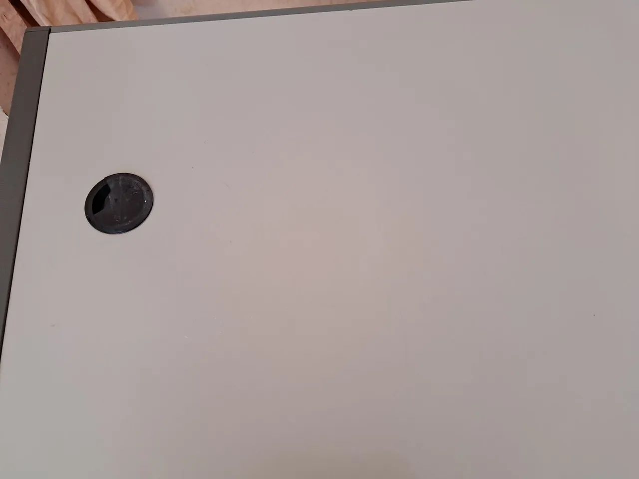 Mesa de escritório com gavetas - Foto 2