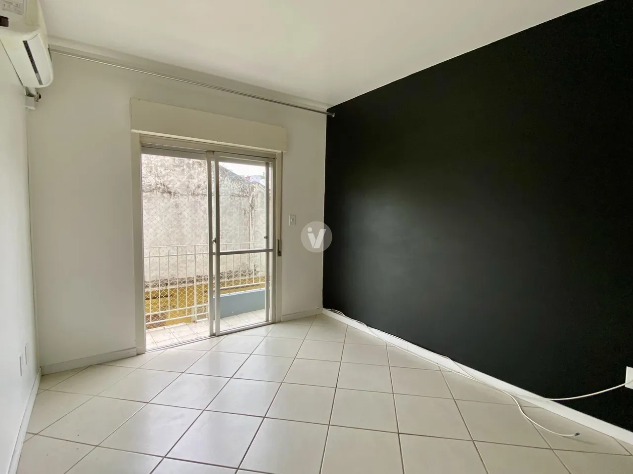 Apartamento 2 dormitórios com sacada e 1 vaga no N. Sra do Rosário
