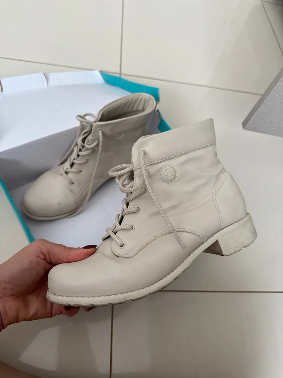 Botas Canela Curta Bege - Conforto e Estilo