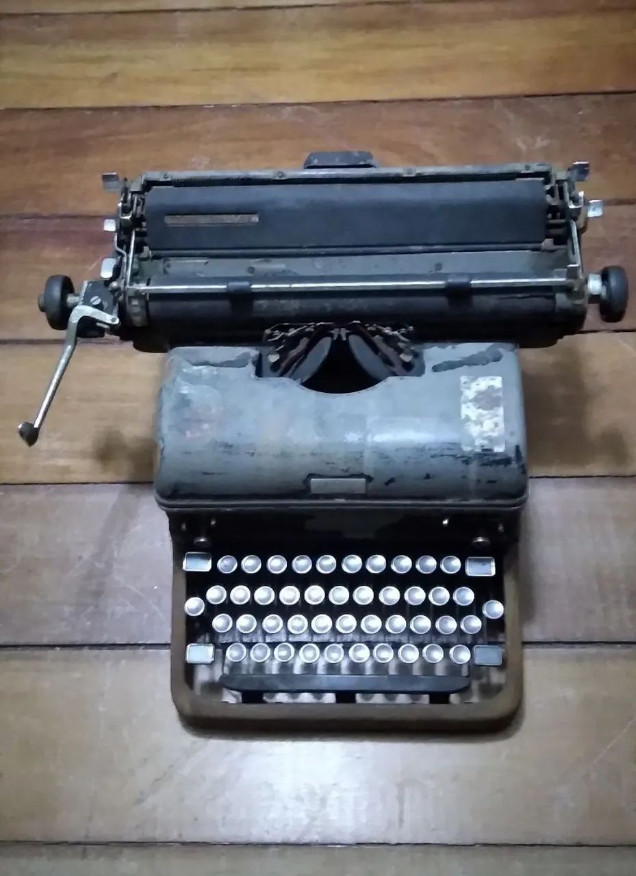 Máquina de Escrever Royal Antiga - Colecionador