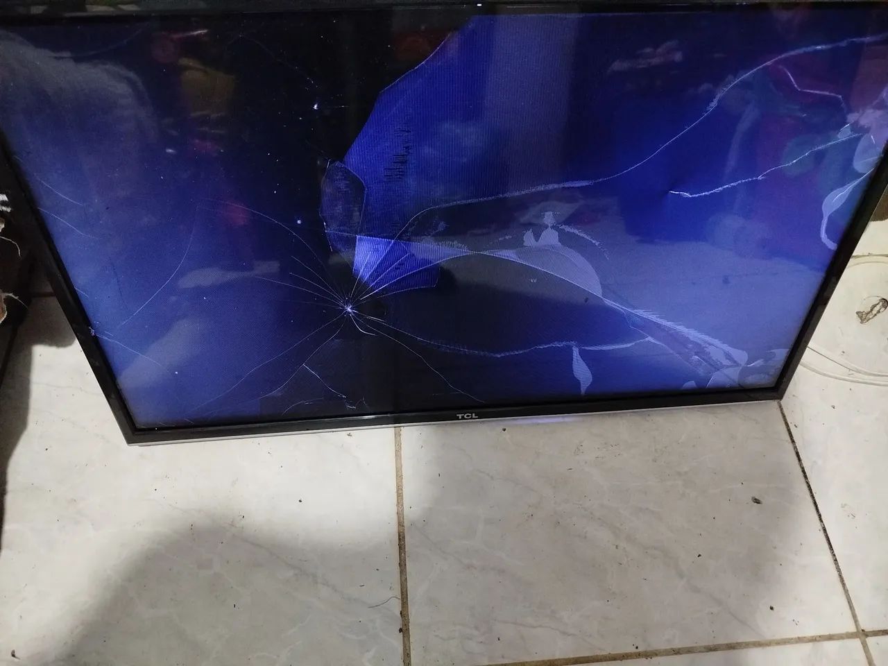 Tv smart TCL 32 tela quebrada  - Foto 2