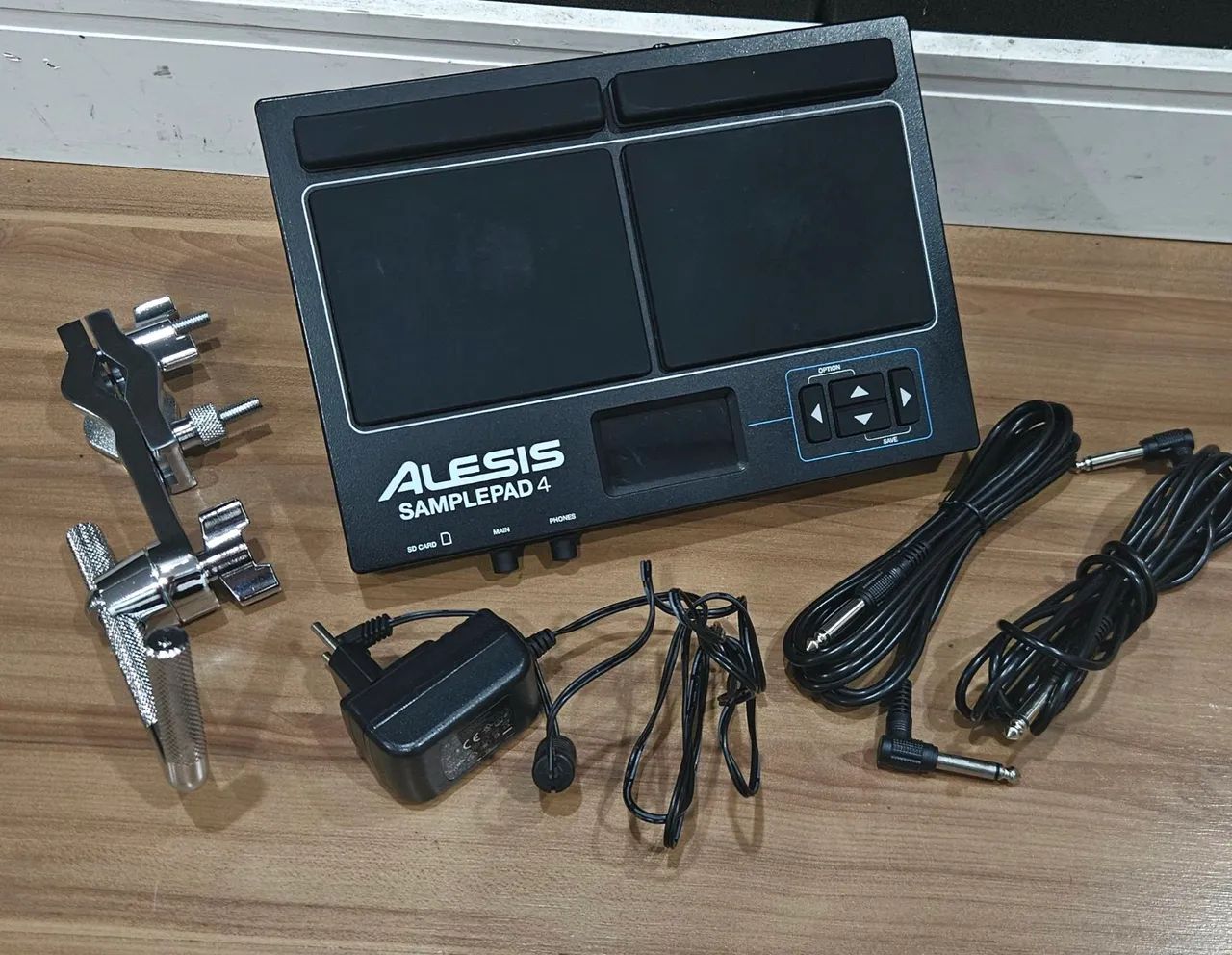 Samplepad 4 alesis com suporte e clamp 