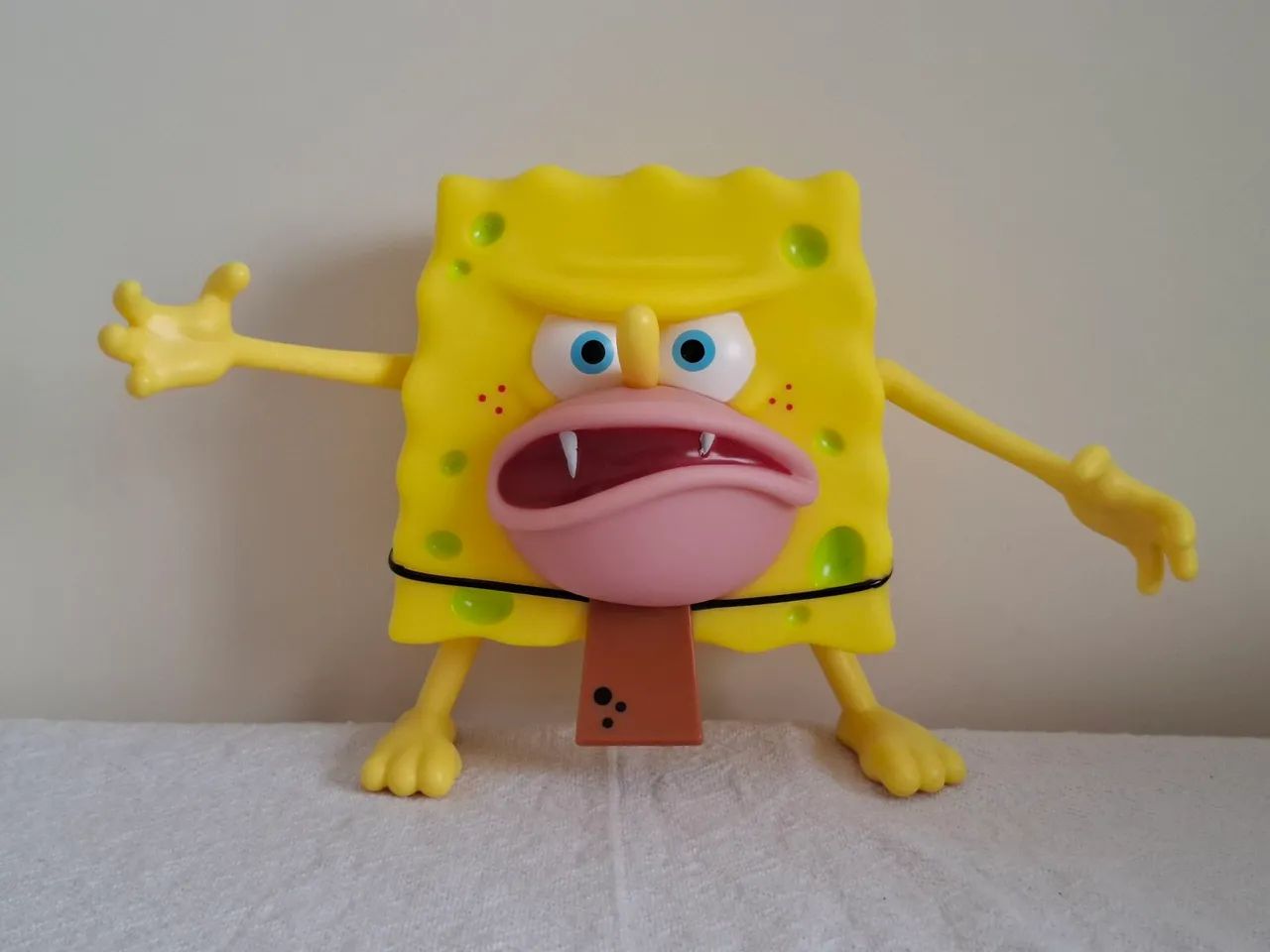 Bob Esponja das Cavernas - Spongegar (Masterpiece Meme) Mattel
