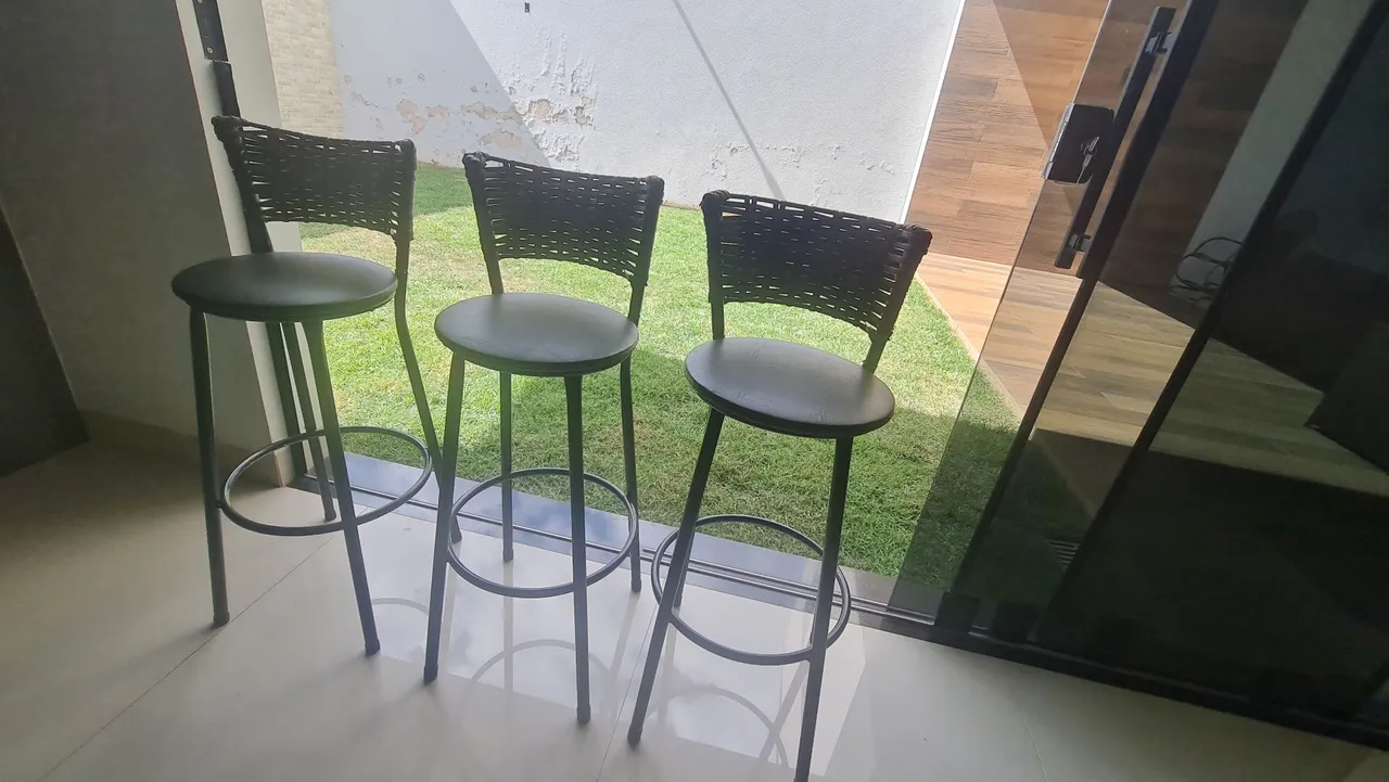 Kit com 3 banquetas para bancadas Seminovas