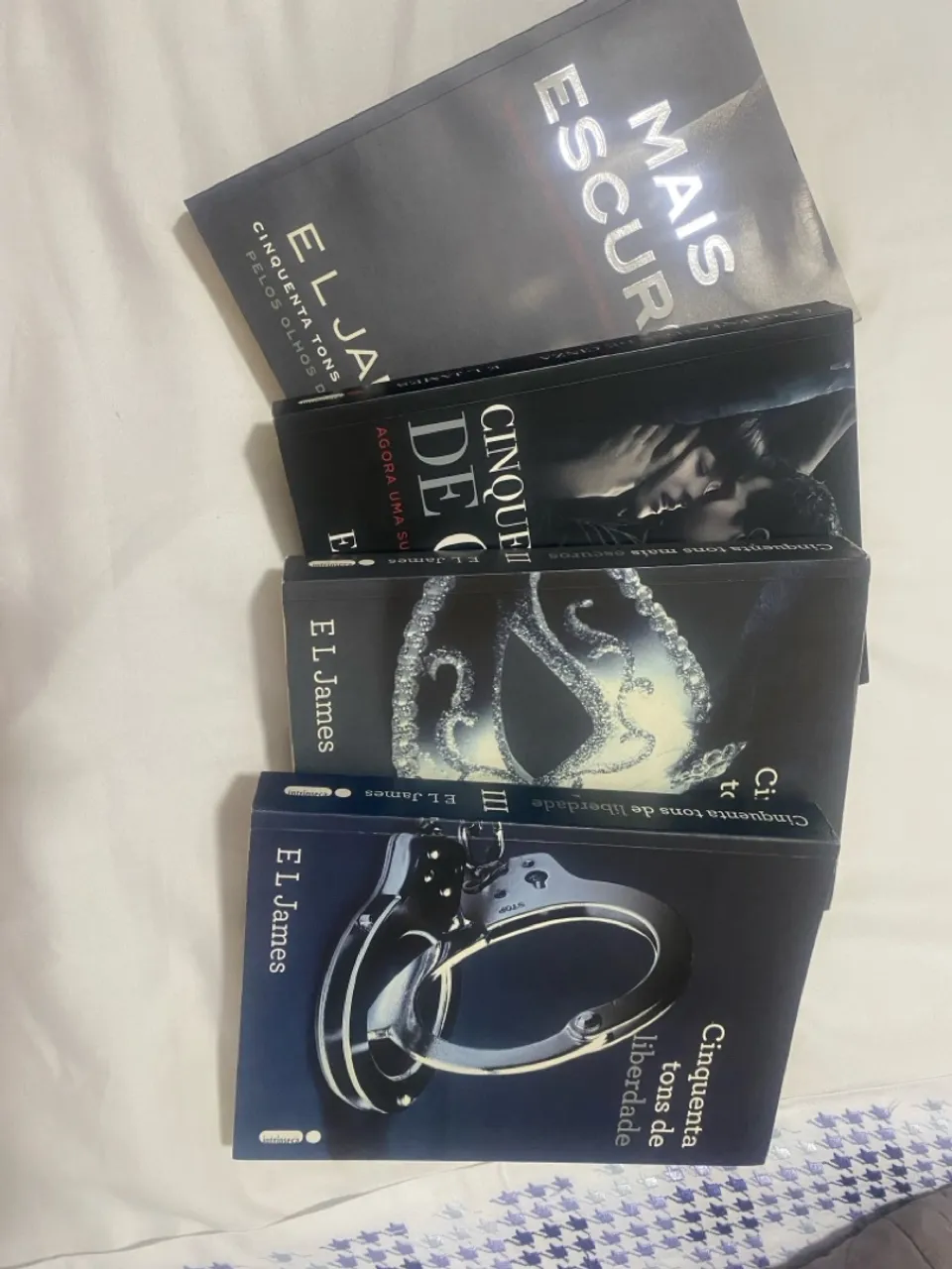 Coleção Cinquenta tons de cinza - E. L. James