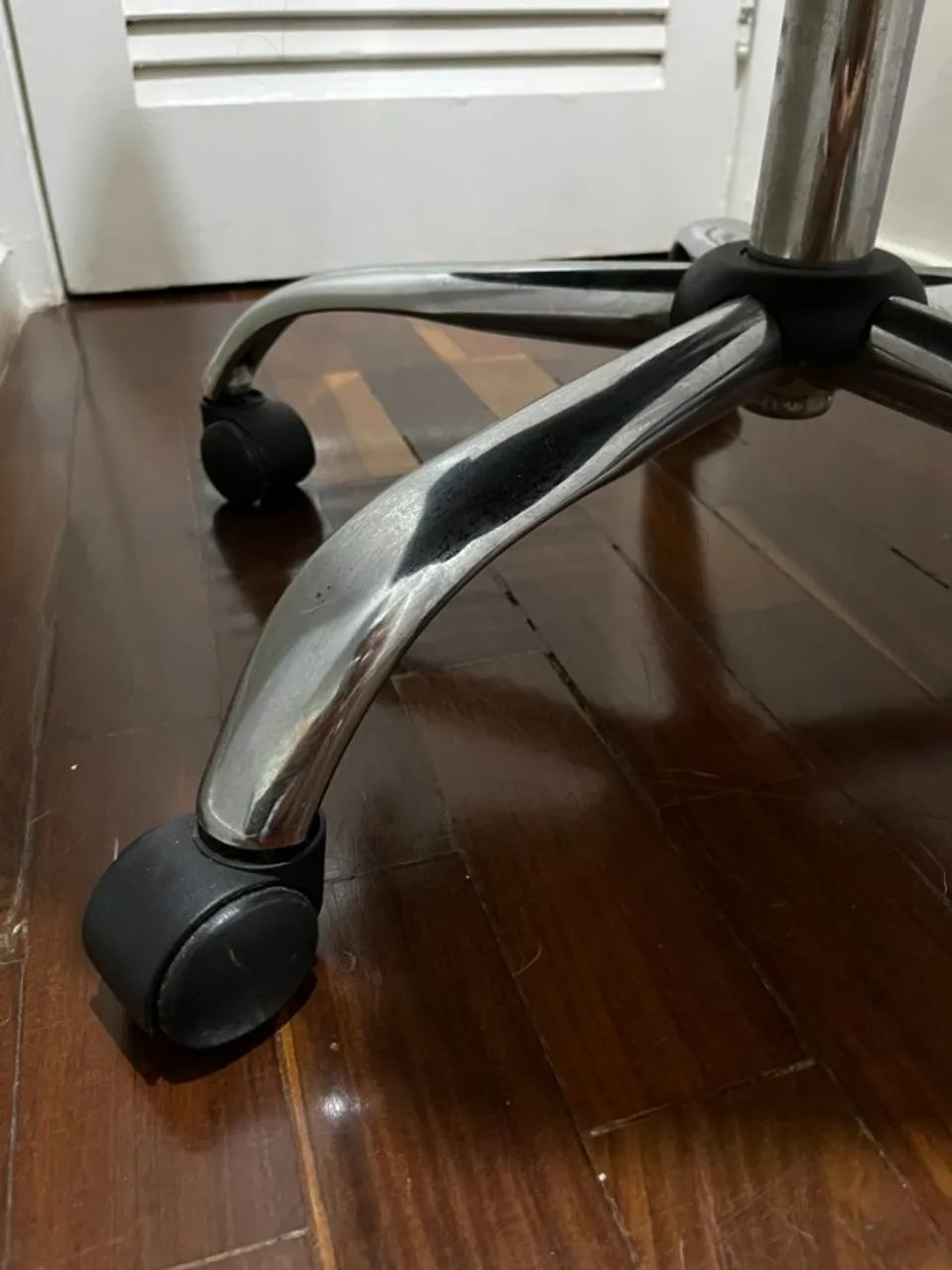 Cadeira de Escritório Presidente Giratória com Braços - Foto 3