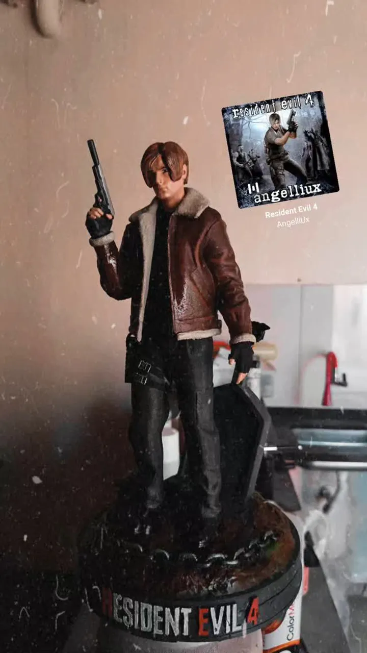Estátua Leon S. Kennedy Resident Evil 4