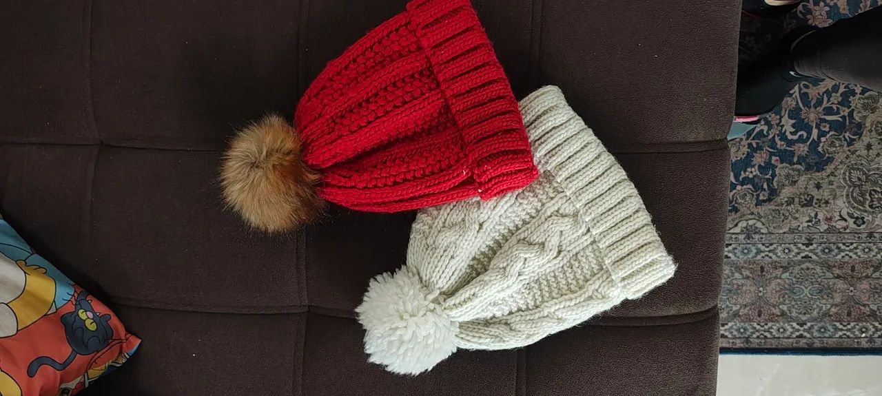 Toucas de lã com pompom