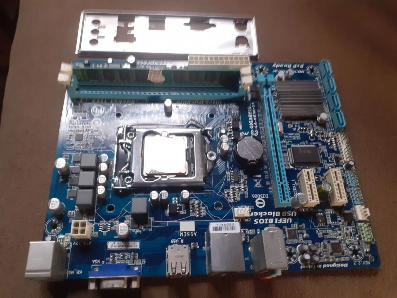 Kit Placa-mãe Gigabyte com I5 2310 e 4gb Ram