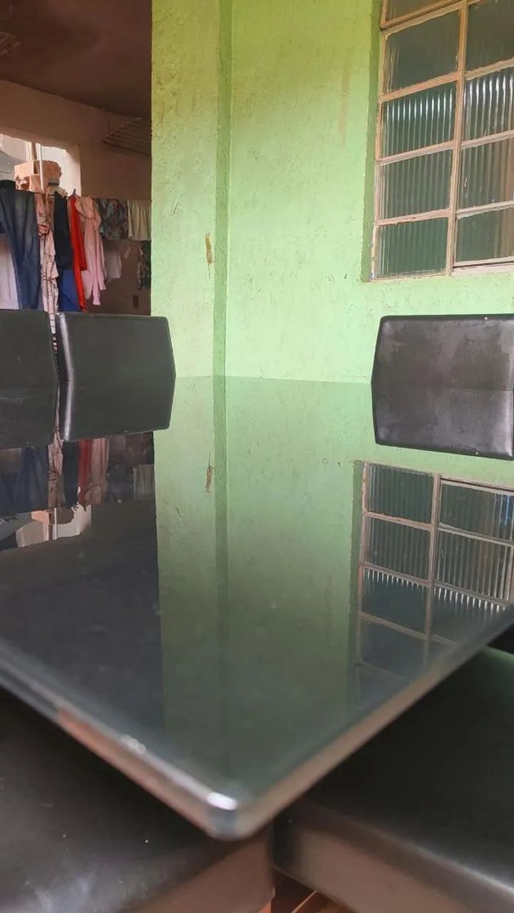 Mesa de Jantar Moderna em Vidro Madesa