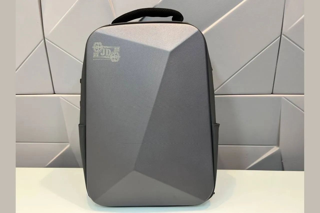 Mochila Executiva Moderna com Design Geométrico - Foto 2